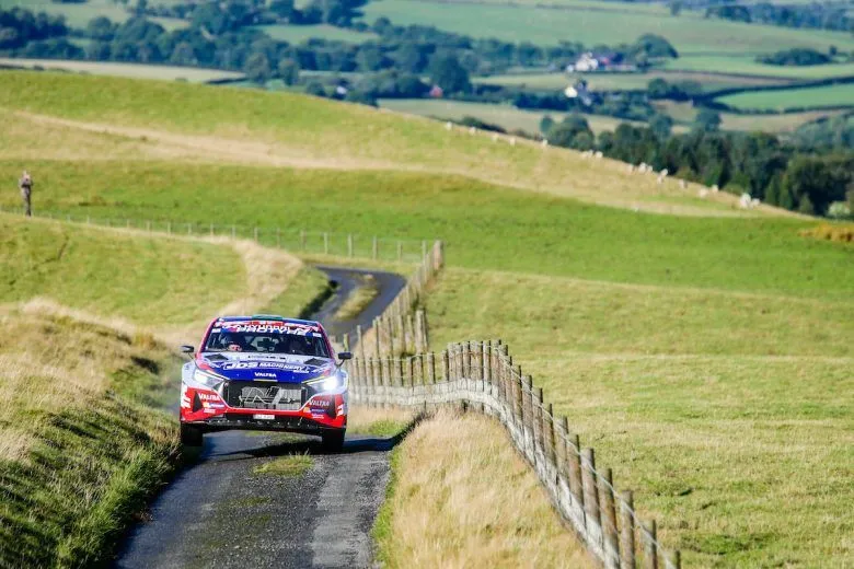 Acquistare una auto da rally 3 PjB4Ra6C 5 AL0W7822.jpg 780x520 1