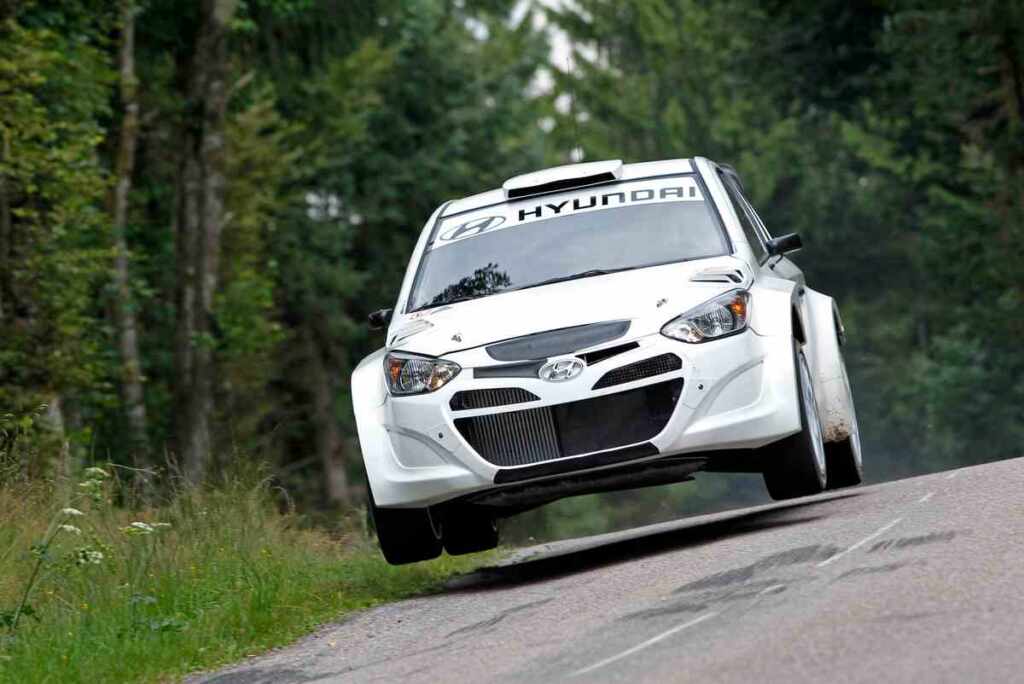 Hyundai e il WRC, un rapporto complicato 3 140813 i20WRC200