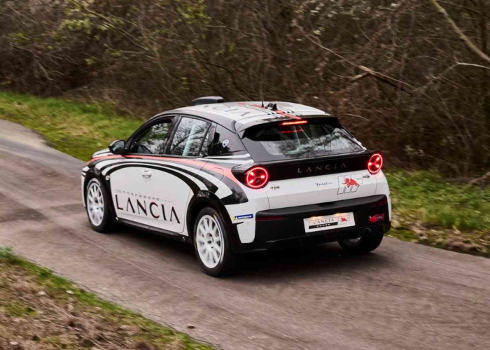 Rally4, dal 2027 pari peso per Ypsilon e 208 1 Lancia Ypsilon HF Rally4