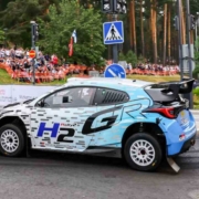 H2_Rally2_09FIN25cm516 Yaris a idrogeno